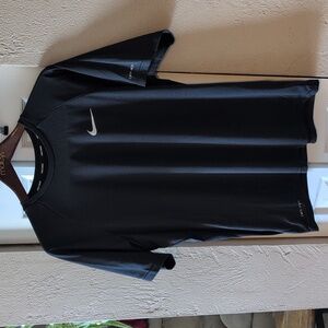 Black mens Large Nike Shirt